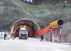 隧道工地施工现场